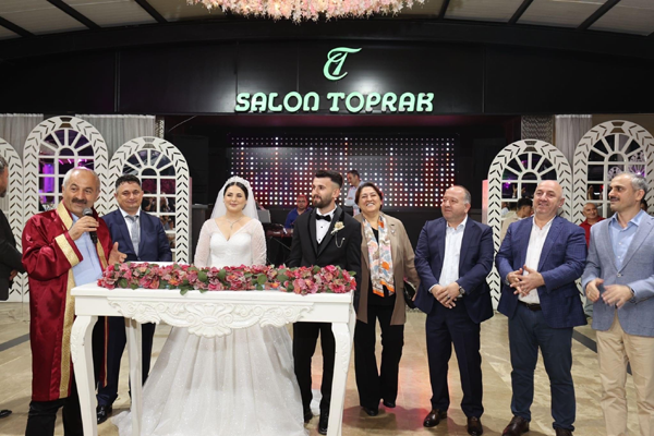 Külte ailesini mutlu günlerinde sevenleri yalnız bırakmadı