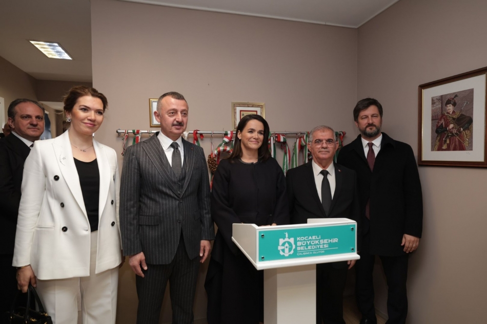 2023/03/1680266016_cumhurbaşkani_novak_ve_başkan_büyükakin_kahraman_köpek_mancs-in_anitini_açti_-6.jpeg