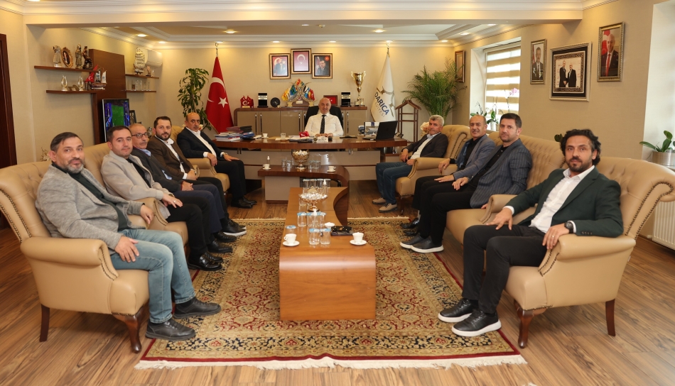 2025/04/1744881473_darica-da_stk-lardan_baskan_muzaffer_biyik-a_hem_destek_hem_tesekkur_ziyareti_-3.jpg
