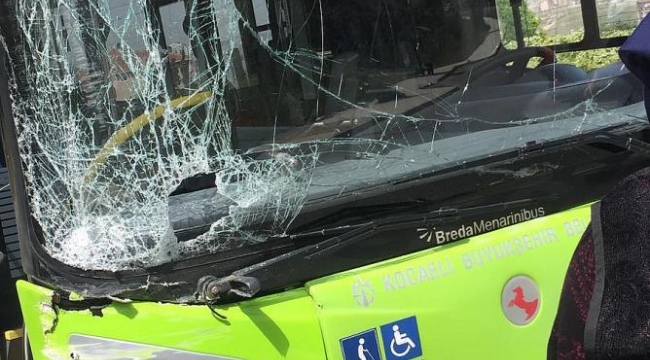 Belediye otobüsü kaza yaptı!