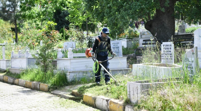 Çayırova'daki mezarlıklarda bayram hazırlığı