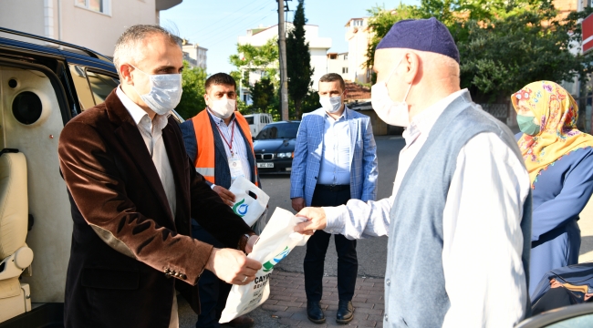 Çiftçi, 65 yaş üstü vatandaşlarla bayramlaştı