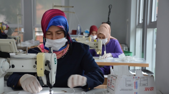 İzmit Çınar Kadın Kooperatifi'nin üreten kadınları ilk maaşlarını aldı