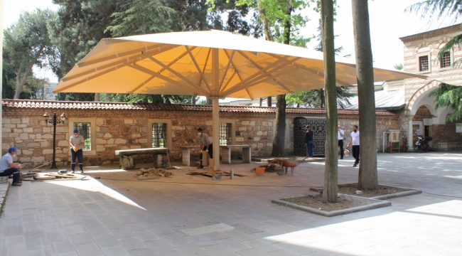 Mustafa Paşa Camisi'nın avlusuna dev tente yapıldı