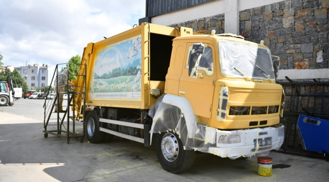Çayırova'da çöp kamyonları boyandı