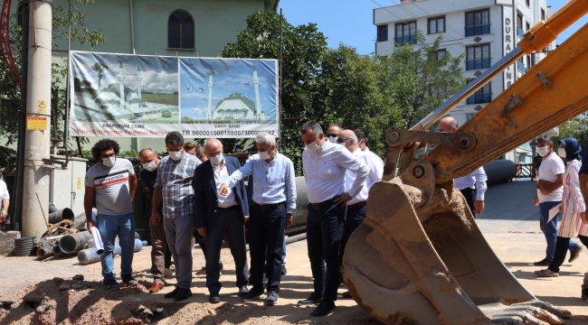 Büyükakın; "Sahadayız, şantiyedeyiz, milletimizle birlikteyiz"