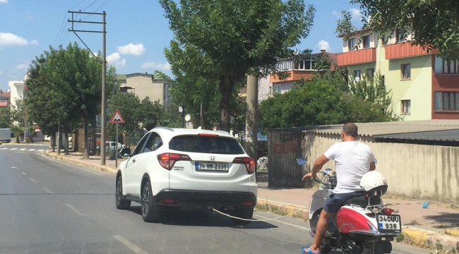 Motosikleti, lüks jipe iple bağlayarak çektiler