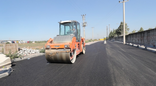 Barış Mahallesi'nde asfalt serim çalışmaları