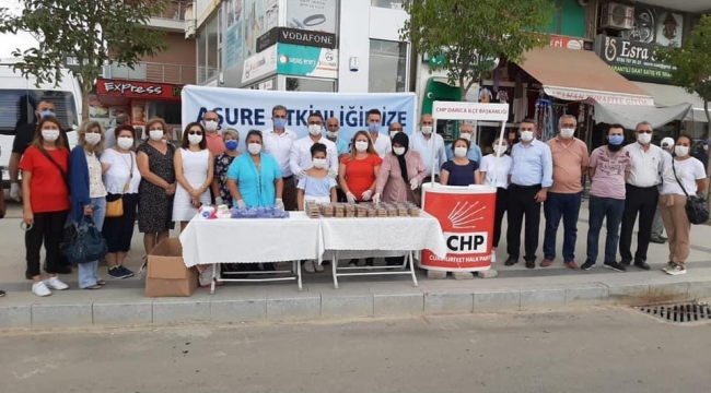 CHP Kadın Kolları, aşure dağıttı