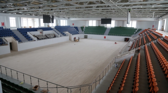 Darıca'daki modern spor salonunda çalışmalar hızla devam ediyor