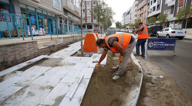 Aşıroğlu Caddesi'nde üstyapı çalışmaları tamamlanıyor