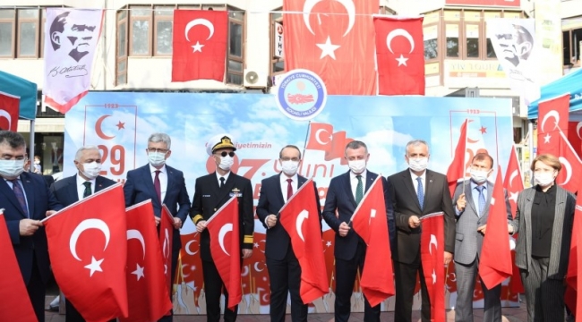 Kocaeli'de 97 bin Türk Bayrağı dağıtıldı