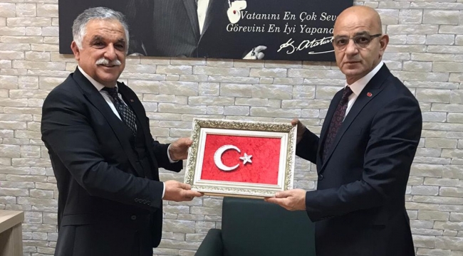 MHP Kocaeli, öğretmenleri unutmadı