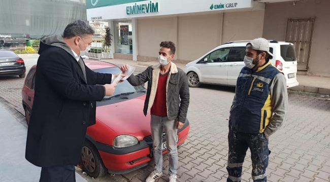 Darıca'da dernekler, esnafa ve vatandaşa maske dağıtıyor!