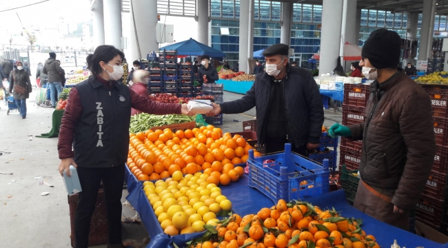 Gebze'de pazarcılara koruyucu maske