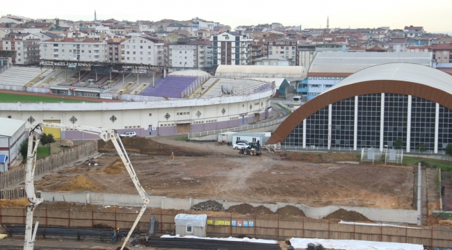 Gebze'nin yeni futbol sahasında yoğun çalışma