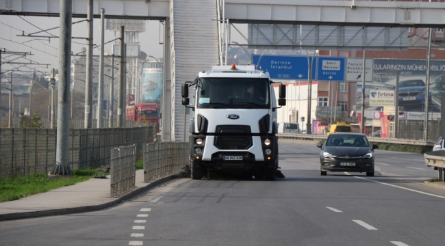 Kent genelinde tüm yol ve duraklar temizleniyor