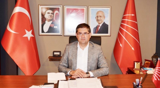 Yıldızlı; "Peki siz hiç istifa etmeyi düşündünüz mü Sayın Şeker?"