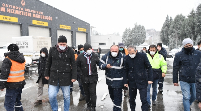 Çayırova'da ekipler karla mücadelede 7/24 görevde!