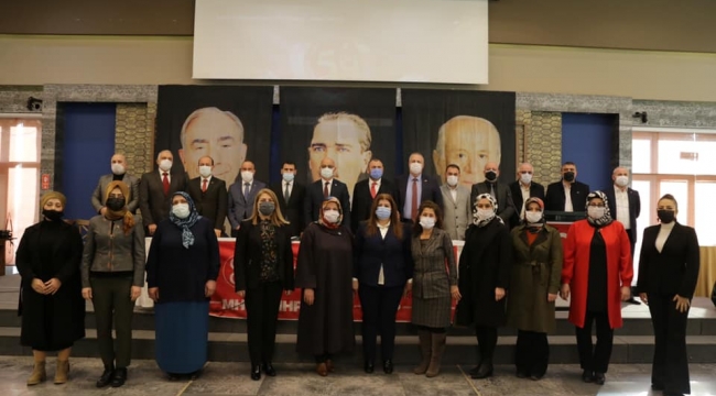 MHP Darıca Kadın Kolları başkanı Gonca Arat oldu