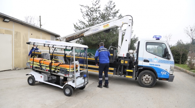 Büyükşehir'den KOÜ'ye 2 elektrikli ambulans aracı