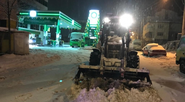 Dilovası'nda gece gündüz kar mesaisi