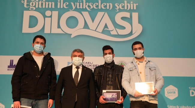Dilovası'nda üniversite öğrencileri tabletlerine kavuştu