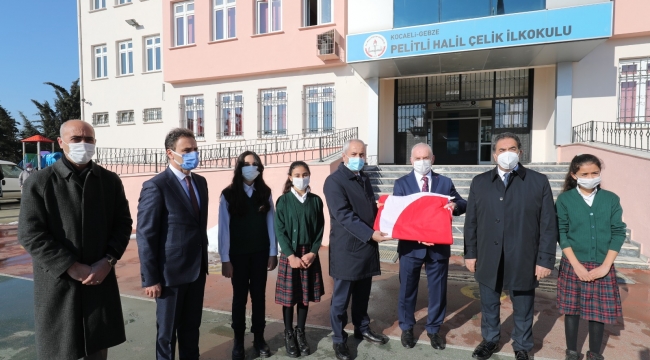 Kaymakam Güler ve Başkan Büyükgöz Pelitli'de Bayrak Töreni'nde