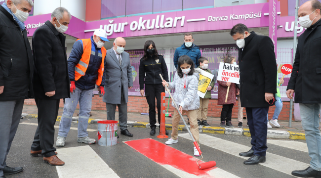 Darıca'da yaya geçitlerinde 'kırmızı çizgi' dönemi