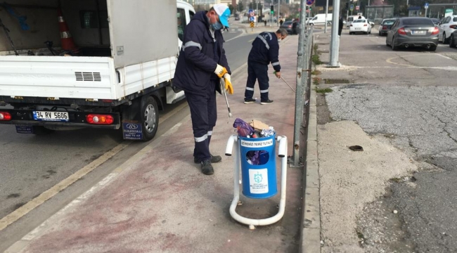 Şehir genelindeki yol, durak ve üst geçitler temizleniyor