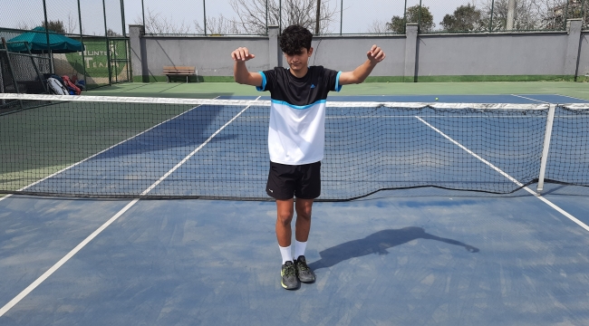 Darıcalı sporcu, tenis maçlarına horonla hazırlanıyor