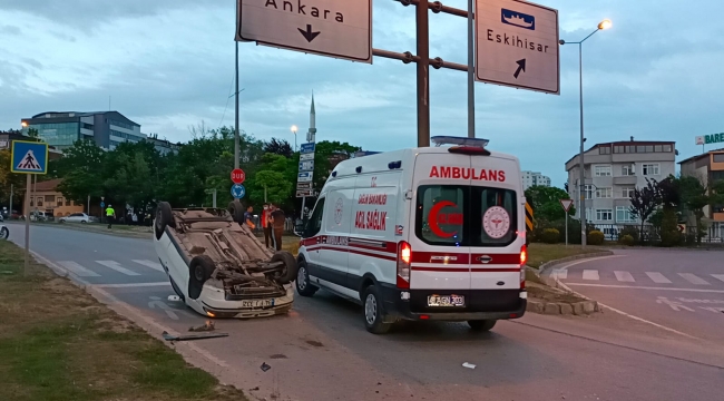 Takla atan otomobil sürücüsü kaçtı