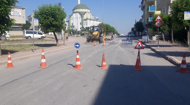 Darıca'daki önemli caddelerde yol onarımı yapılıyor