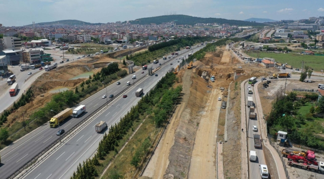 Gebze'deki dev projede yol genişletme ve köprü inşası sürüyor