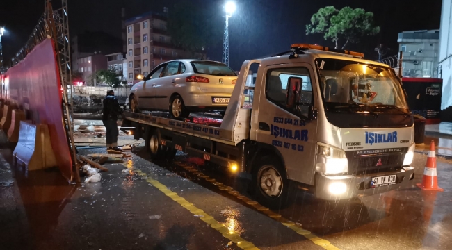 Metro inşaatı çukuruna düşmek üzereydi