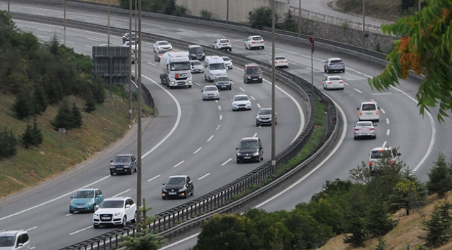 Bayram tatili dönüşünde Kocaeli geçişinde trafik yoğun ve akıcı