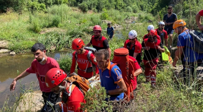 Kayalıklarda tırmanış yapan dağcı düşerek yaralandı