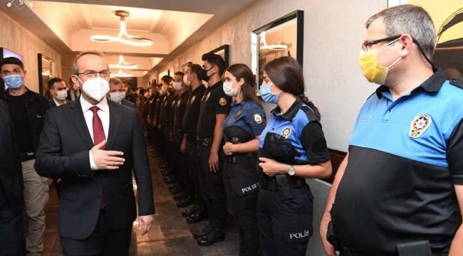 Vali Yavuz, kurumları ziyaret ederek bayramlarını kutladı