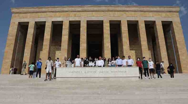 Başkan Bıyık, gençleri Anıtkabir'e götürdü