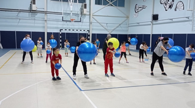 Darıca'da Anne ve çocuklar birlikte zumba yaptı