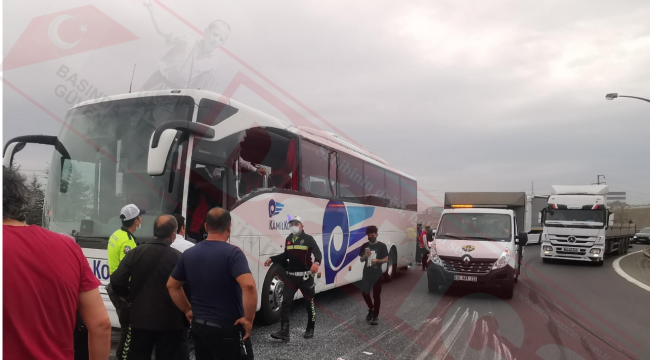 TIR ile otobüs çarpıştı; 3 yaralı