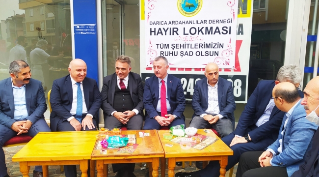 Ardahanlılar, şehitlerimiz için lokma dağıttı