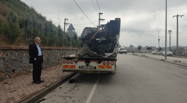 Elektrik direğine çarpan sürücü ağır şekilde yaralandı