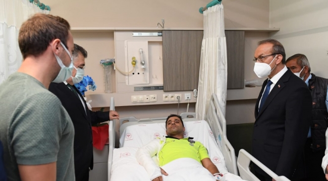 Vali Yavuz, kazada yaralanan polisi ziyaret etti