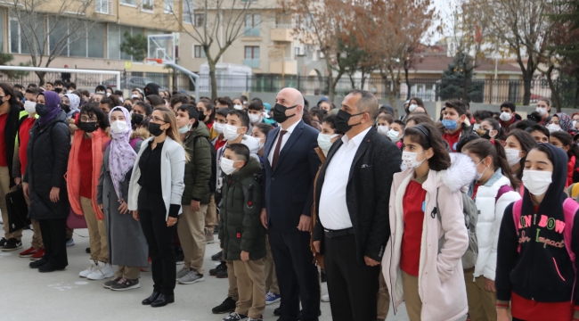 Başkan Bıyık, öğrencileri yalnız bırakmıyor