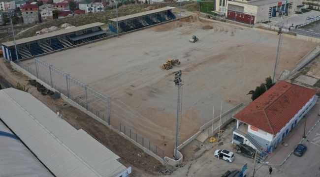 Dilovası'nda stad yenileniyor, havuz inşaatı devam ediyor
