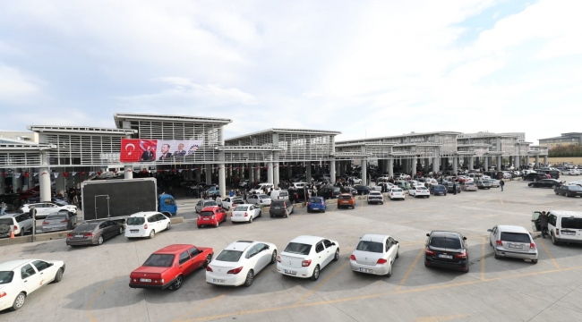 Gebze Oto Pazarı'nı Başkan Büyükgöz açtı