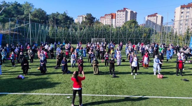 Gebzeli kadınlar açık havada spor yaptı