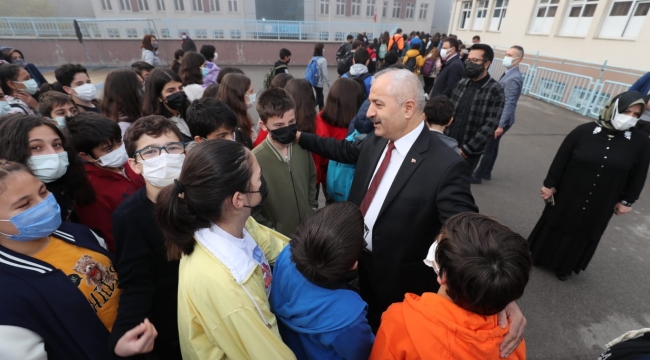 Kaymakam Güler ve Başkan Büyükgöz, Bayrak Töreni'nde