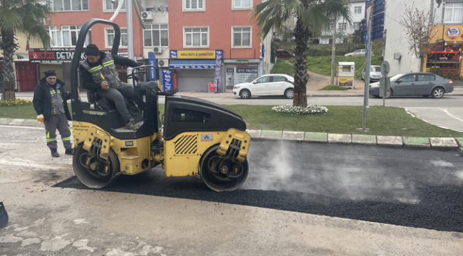 Çayırova'da asfalt yama çalışması